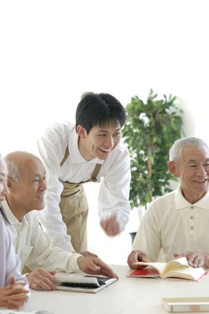 就職を前提に介護の講座を受講できる